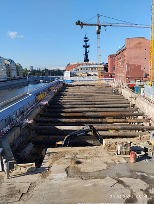 Первый на Красном