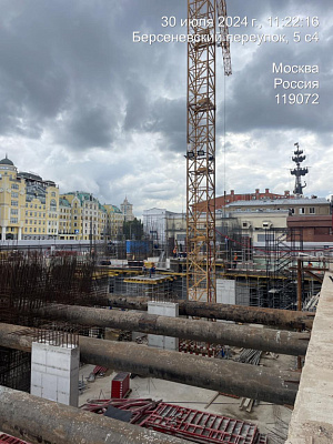 Первый на Красном
